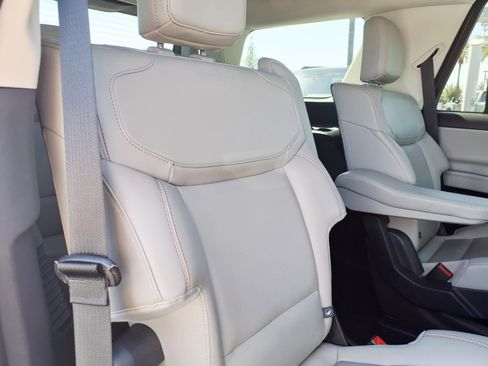Certified 2025 Ford Expedition Active AWD/4WD image 15