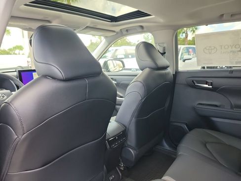 New 2026 Toyota Highlander XLE AWD/4WD image 25