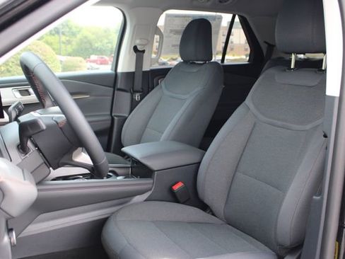 New 2026 Ford Explorer Active RWD image 7