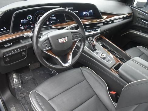 Used 2021 Cadillac Escalade Premium Luxury w/ LPO, Illumination Package image 12