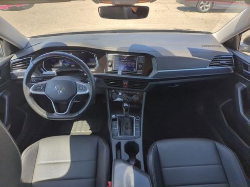 Used 2024 Volkswagen Jetta SE image 17
