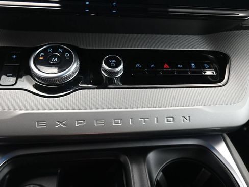 Used 2025 Ford Expedition Max Active AWD/4WD image 25