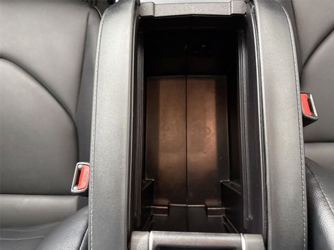 Certified 2023 Toyota Highlander XLE image 37