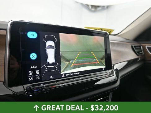 Used 2025 Volkswagen Atlas SE image 26