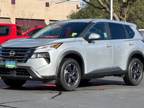 Used 2024 Nissan Rogue SV image 7