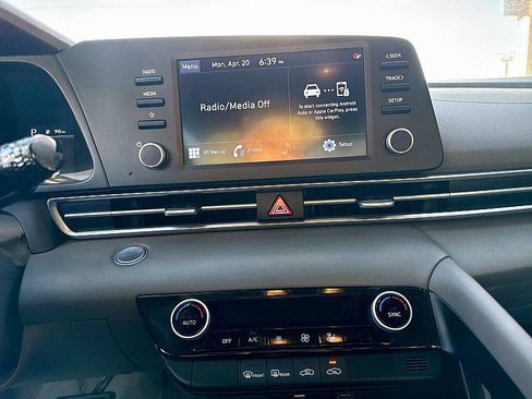 Used 2023 Hyundai Elantra SEL FWD image 11