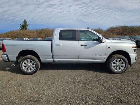 New 2026 RAM 2500 Laramie w/ Sport Appearance Package AWD/4WD image 8