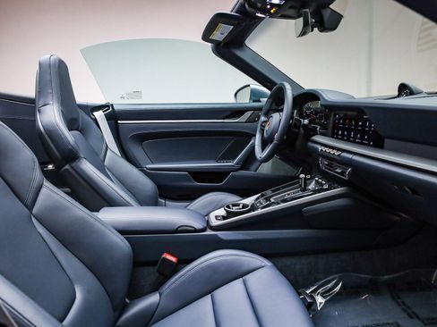 Used 2025 Porsche 911 Carrera image 17