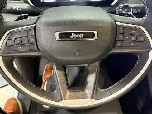 Used 2025 Jeep Grand Cherokee L Limited w/ Black Appearance Package image 13