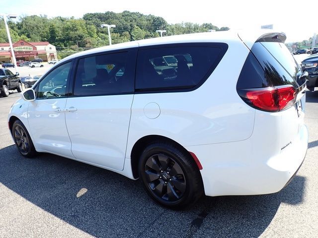 Certified 2020 Chrysler Pacifica Touring w/ S Appearance Package FWD image 3