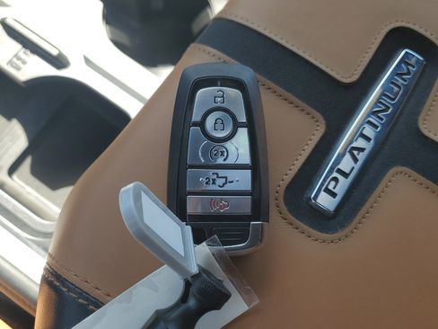 Certified 2023 Ford F250 Platinum image 29