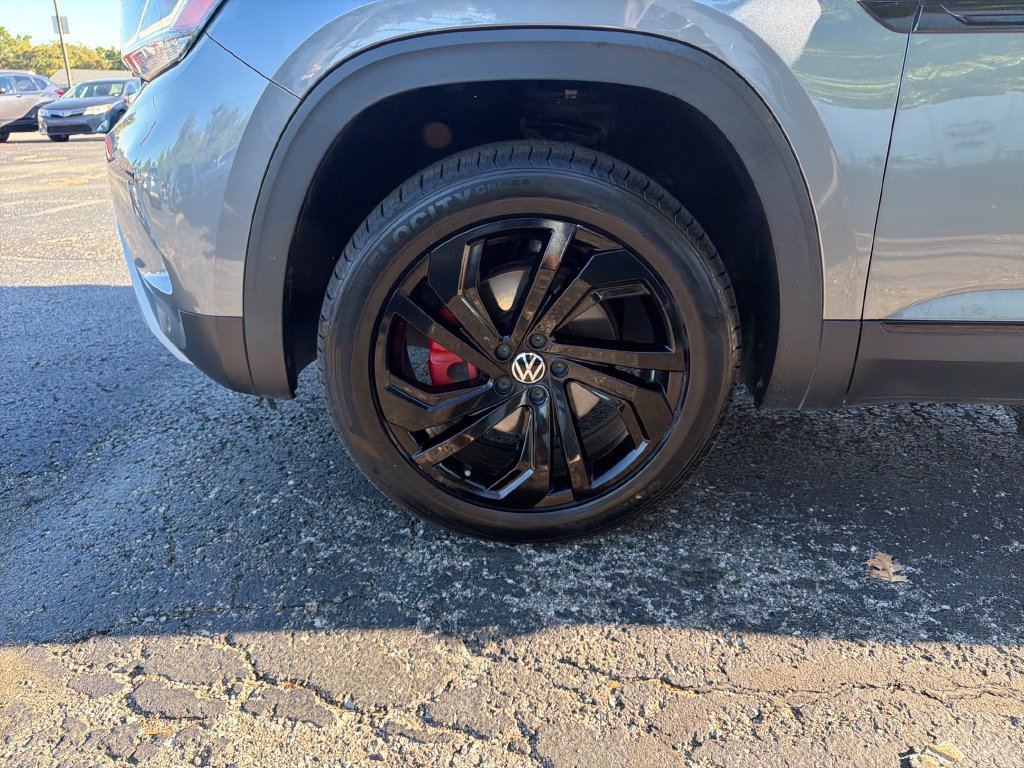 Used 2023 Volkswagen Atlas Cross Sport SEL AWD/4WD image 30