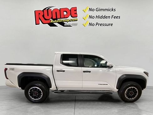 Used 2024 Toyota Tacoma TRD Off-Road AWD/4WD image 7