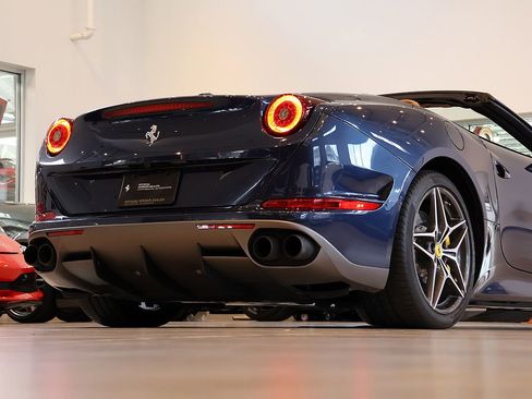 Certified 2017 Ferrari California T RWD image 76