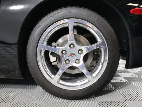 Used 2004 Chevrolet Corvette Convertible w/ Preferred Equipment Group RWD image 9