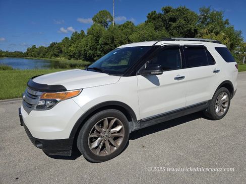 Used 2015 Ford Explorer XLT w/ Equipment Group 202A image 2