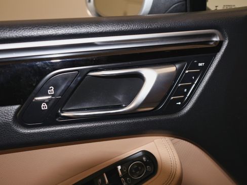 Used 2021 Porsche Macan S image 26
