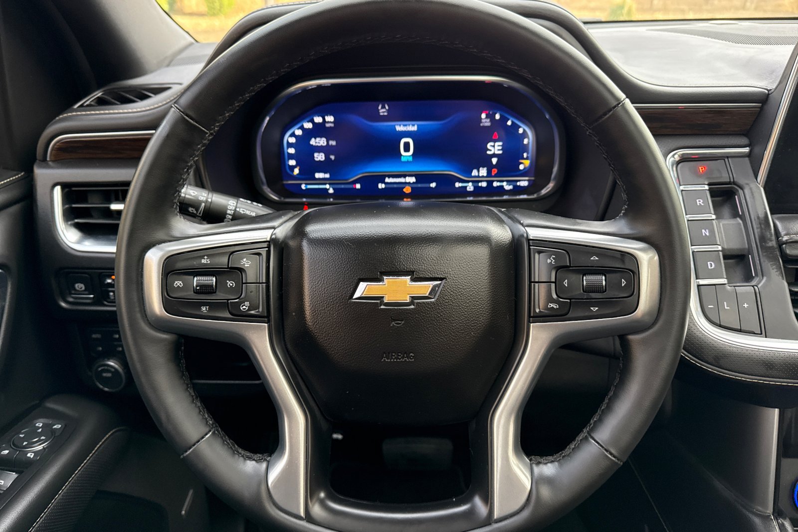 Used 2025 Chevrolet Tahoe Premier AWD/4WD image 30
