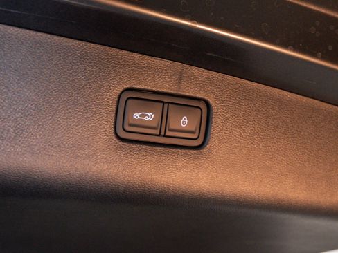 Used 2026 Genesis GV70 2.5T Advanced image 8