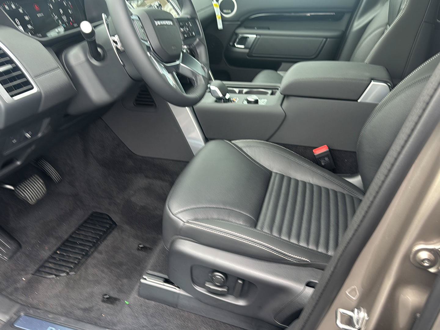 New 2026 Land Rover Discovery S AWD/4WD image 28
