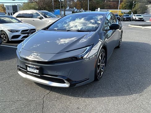 Used 2024 Toyota Prius Prime Premium image 4