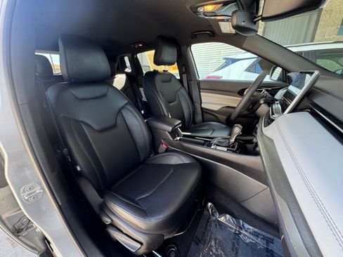 Used 2025 Jeep Compass Limited image 37