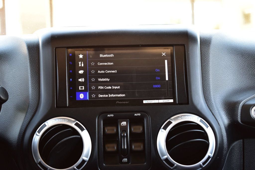 Used 2013 Jeep Wrangler Unlimited Rubicon w/ Connectivity Group AWD/4WD image 19