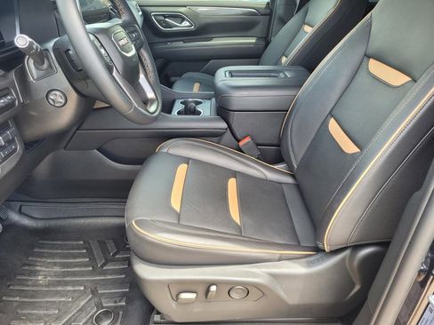 Used 2023 GMC Yukon AT4 w/ AT4 Premium Plus Package image 9