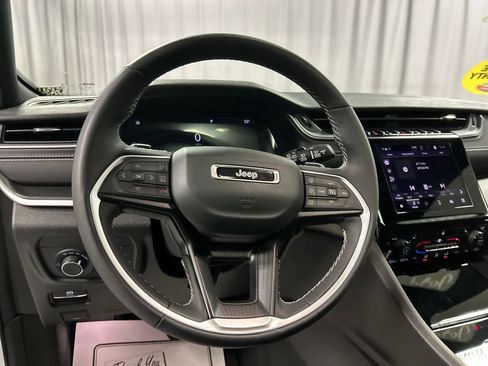 Used 2024 Jeep Grand Cherokee Altitude image 14