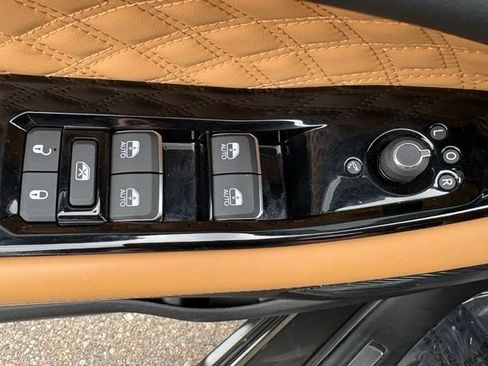 Used 2023 Jeep Grand Cherokee Summit AWD/4WD image 20