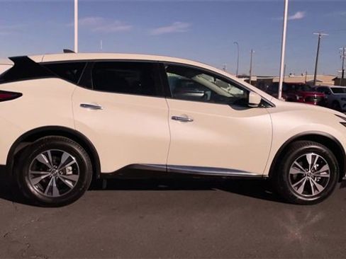 Used 2023 Nissan Murano S image 2