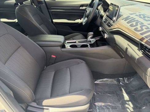 Used 2024 Nissan Altima 2.5 SV FWD image 12