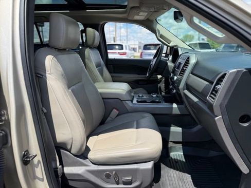 Used 2018 Ford Expedition XLT w/ Equipment Group 201A AWD/4WD image 17