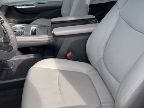 Used 2025 Toyota Sienna XLE image 13