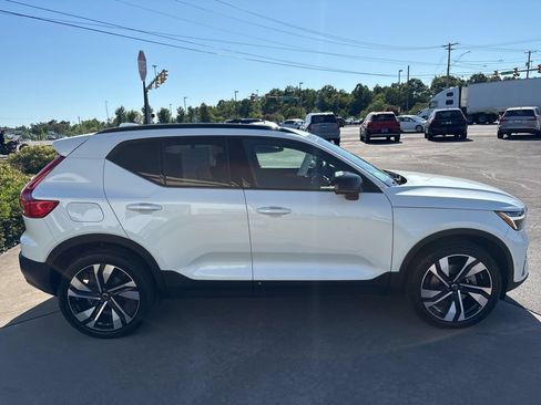 Certified 2024 Volvo XC40 B5 Plus w/ Climate Package AWD/4WD image 5