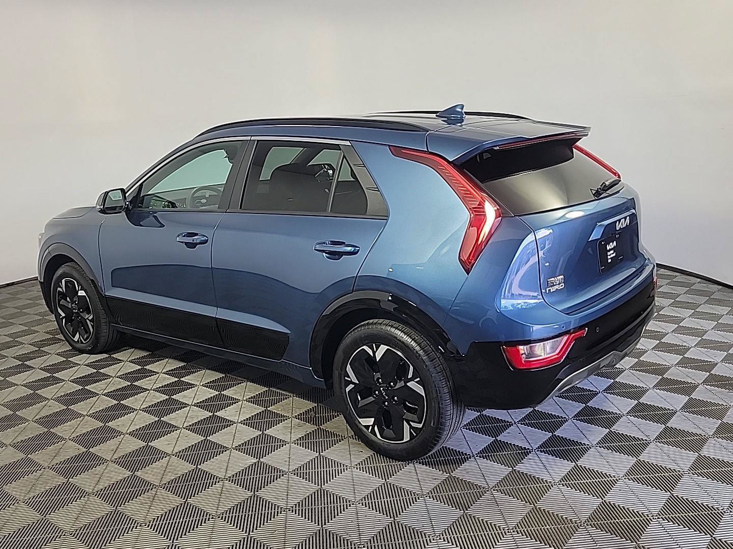 Certified 2025 Kia Niro Wind w/ Wind Preserve Package FWD image 11