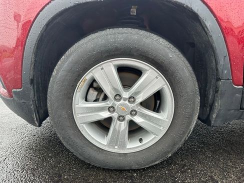 Used 2022 Chevrolet Trax LS w/ Tint and Cruise Package image 10