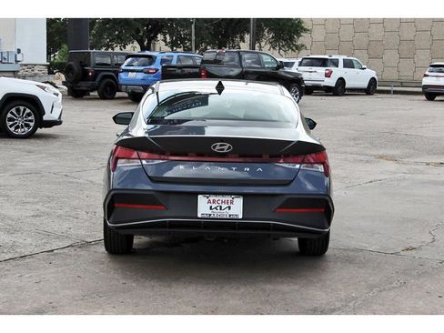 Used 2024 Hyundai Elantra SEL FWD image 4