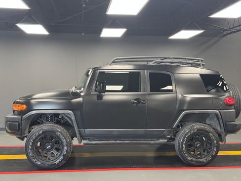 Used 2008 Toyota FJ Cruiser 2WD w/ Upgrade Pkg 2 image 3