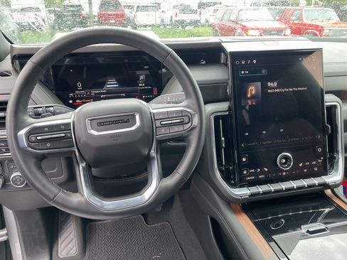 Used 2025 GMC Yukon Denali image 7