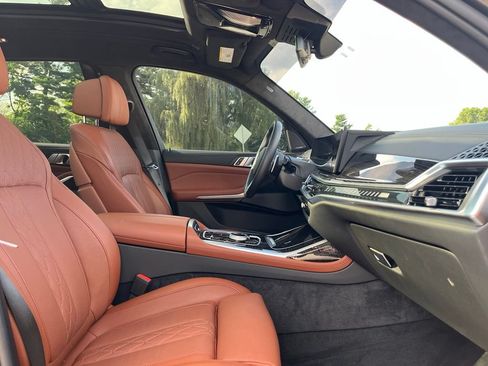 Used 2025 BMW X7 M60i AWD/4WD image 31