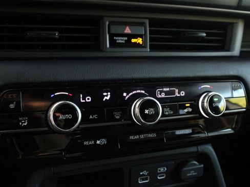 Used 2025 Honda Pilot TrailSport image 17