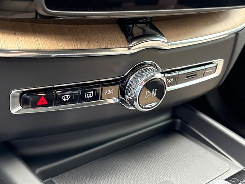 New 2026 Volvo XC60 B5 Plus w/ Protection Package Premier image 15