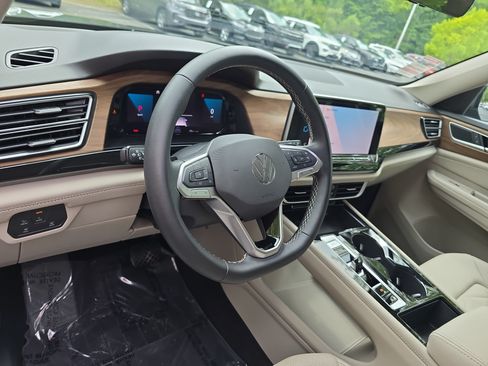 Used 2026 Volkswagen Atlas SE w/ Panoramic Sunroof Package FWD image 17