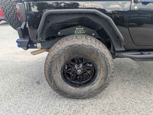 Used 2018 Jeep Wrangler Sport AWD/4WD image 11