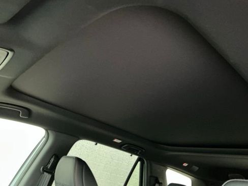 Used 2025 Honda Pilot Black Edition image 14