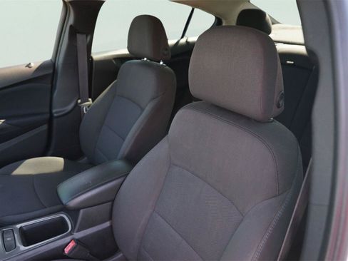 Used 2017 Chevrolet Cruze LT FWD image 10