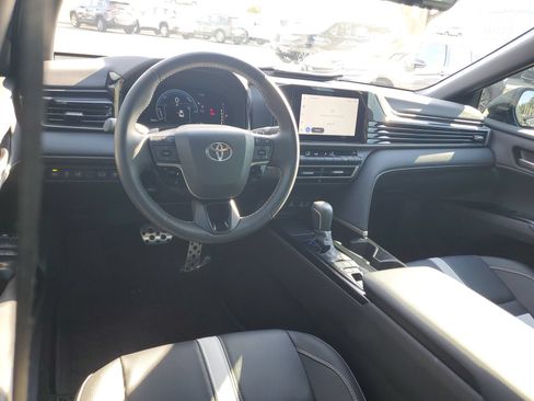 Used 2025 Toyota Camry SE w/ Convenience Package FWD image 10