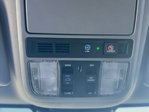 Used 2024 Honda Odyssey Touring image 19