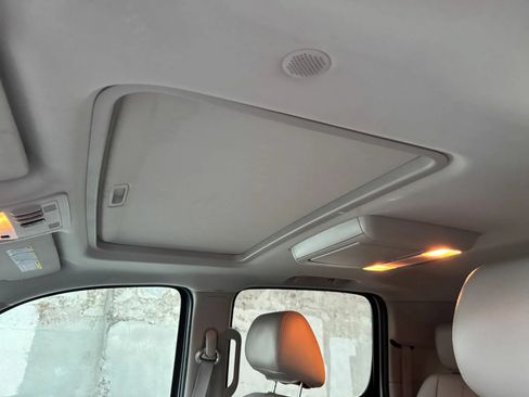 Used 2014 GMC Yukon XL SLT w/ SLT-2 Equipment Package AWD/4WD image 16